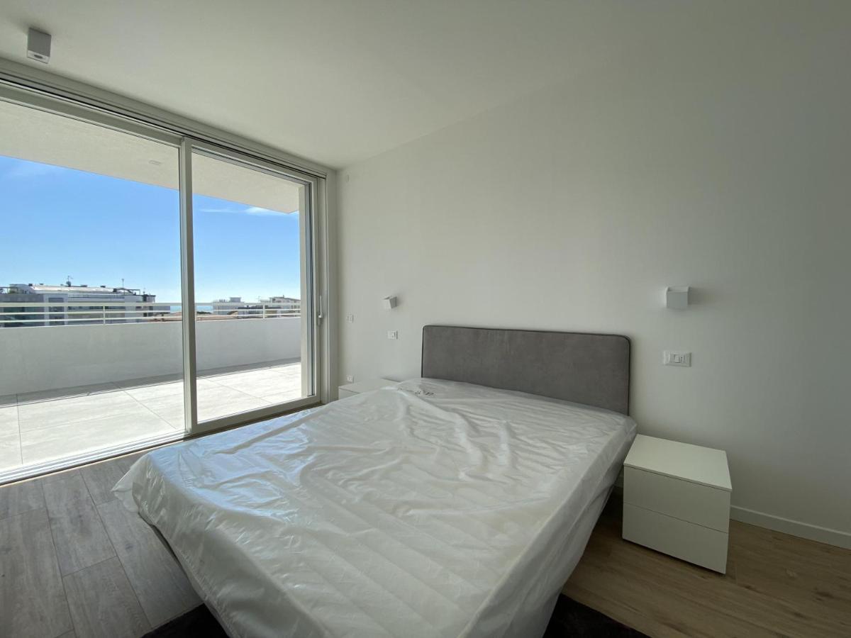 Podium Apartment ลิโดดิเยโซโล ภายนอก รูปภาพ
