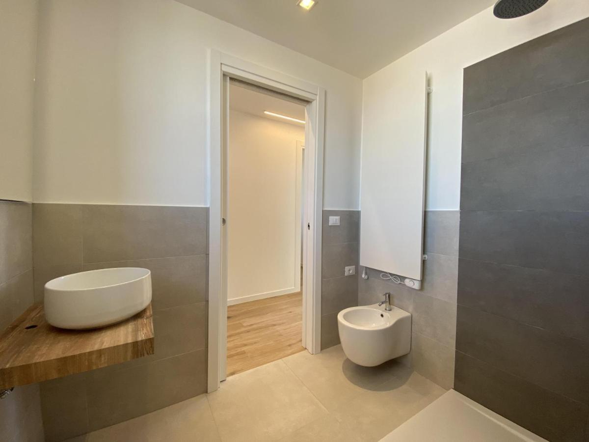 Podium Apartment ลิโดดิเยโซโล ภายนอก รูปภาพ