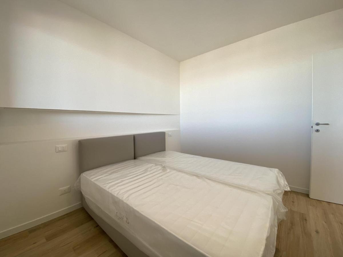 Podium Apartment ลิโดดิเยโซโล ภายนอก รูปภาพ