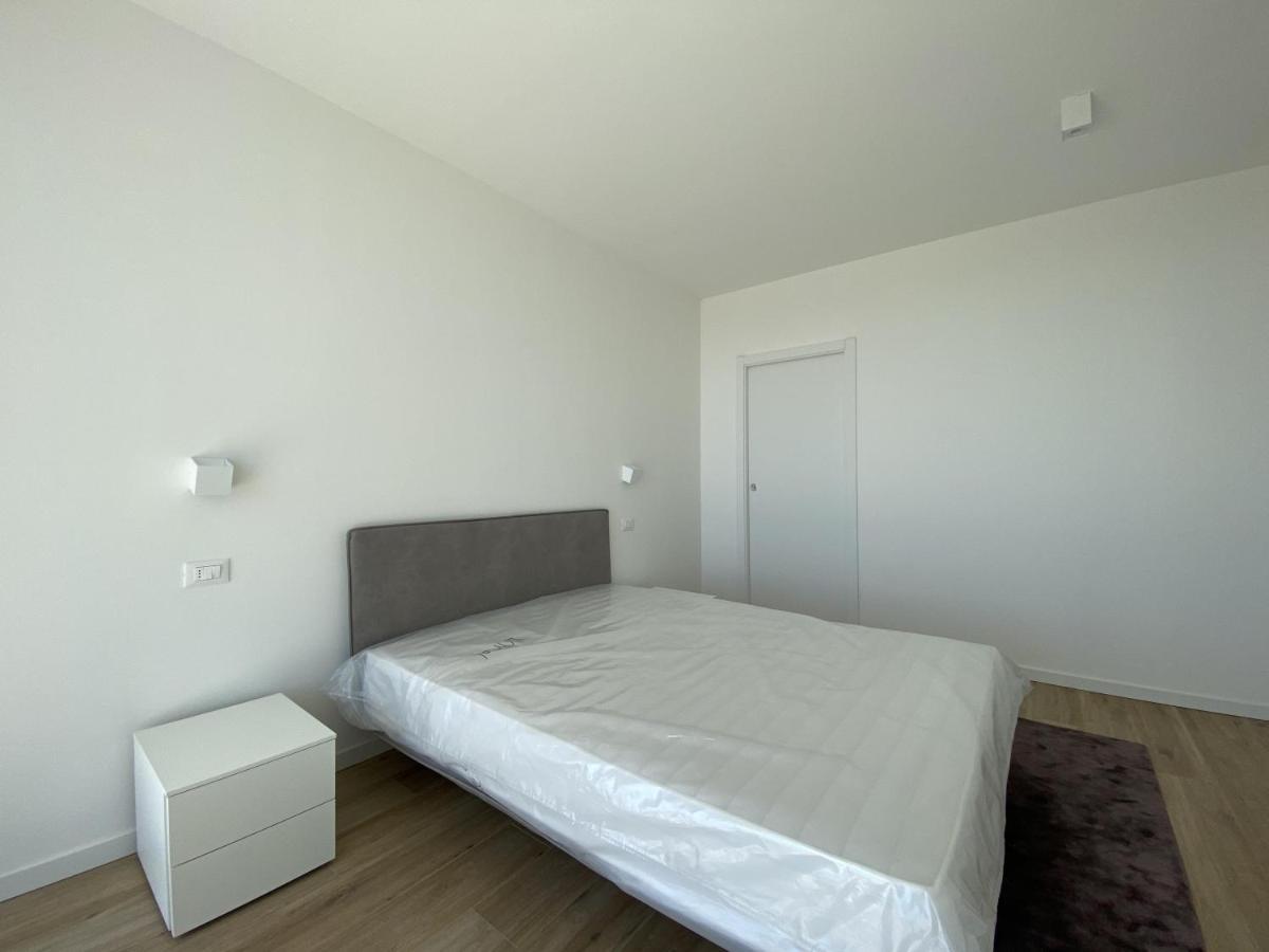 Podium Apartment ลิโดดิเยโซโล ภายนอก รูปภาพ