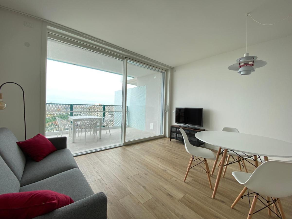 Podium Apartment ลิโดดิเยโซโล ภายนอก รูปภาพ