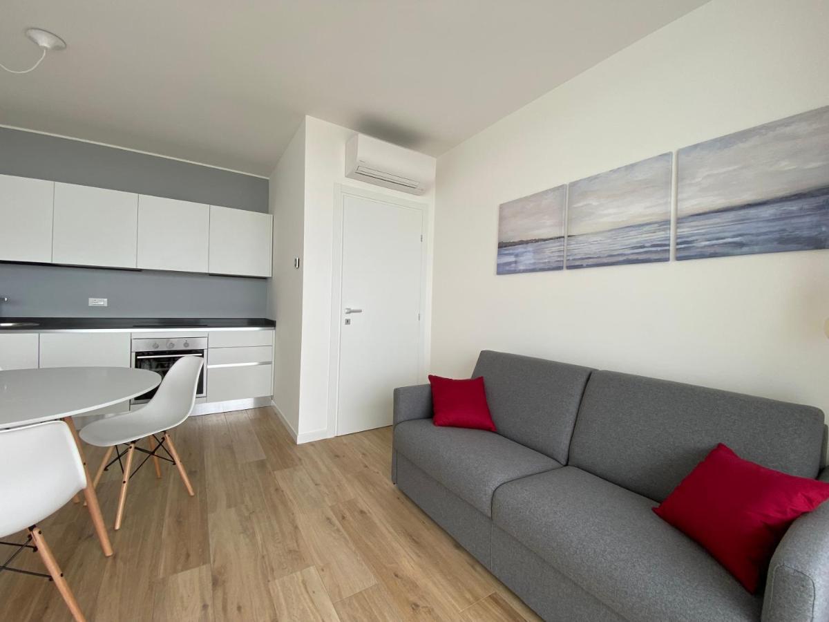Podium Apartment ลิโดดิเยโซโล ภายนอก รูปภาพ
