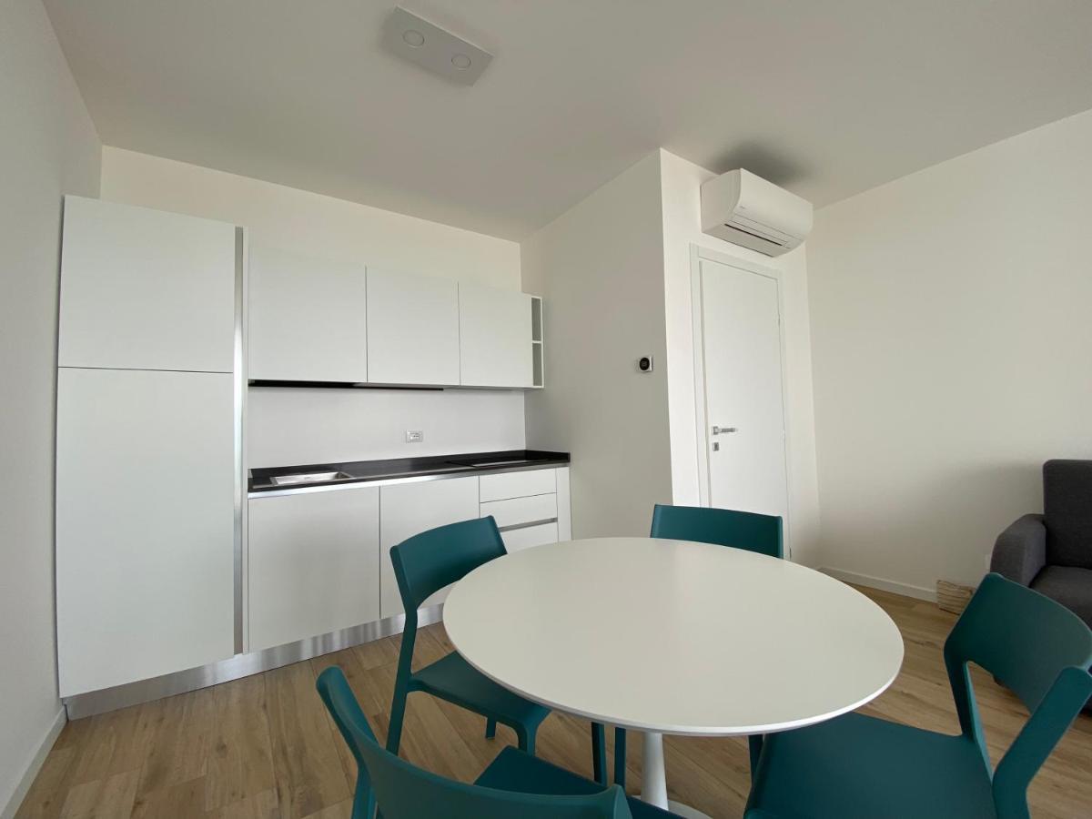 Podium Apartment ลิโดดิเยโซโล ภายนอก รูปภาพ