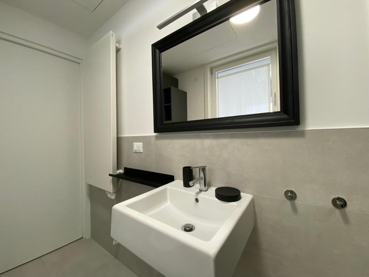 Podium Apartment ลิโดดิเยโซโล ภายนอก รูปภาพ