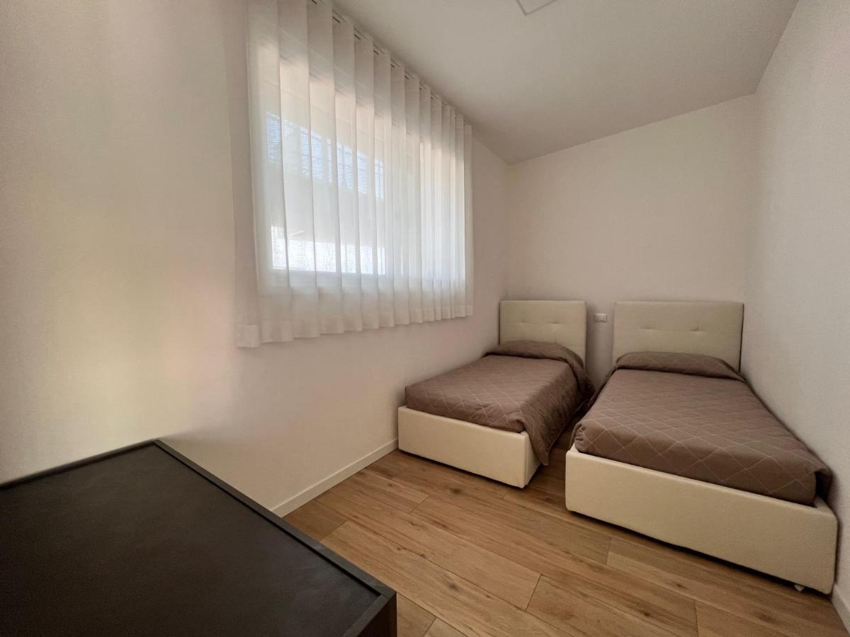 Podium Apartment ลิโดดิเยโซโล ภายนอก รูปภาพ