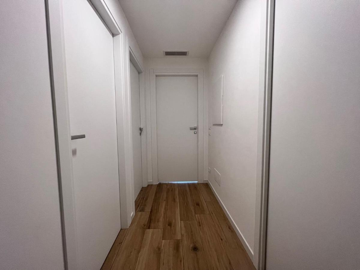 Podium Apartment ลิโดดิเยโซโล ภายนอก รูปภาพ