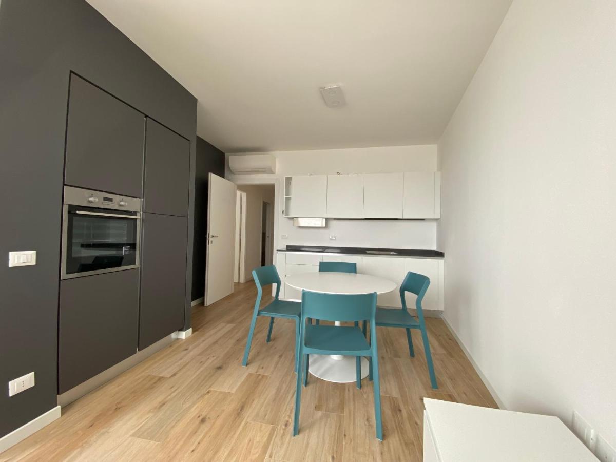 Podium Apartment ลิโดดิเยโซโล ภายนอก รูปภาพ